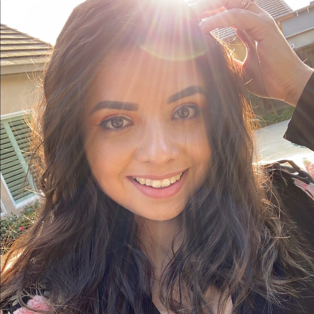 Meet your Posher, Alejandra